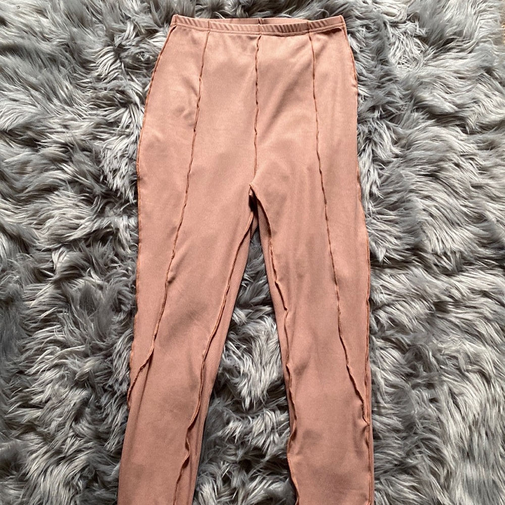 Ribbed knit seam detail leggings
